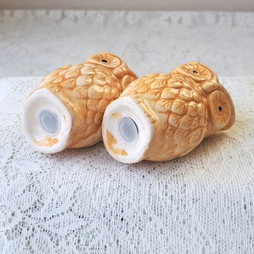 Vintage Pair MCM Handpainted Classic Ceramic Owl Salt & Pepper Shakers Pottery